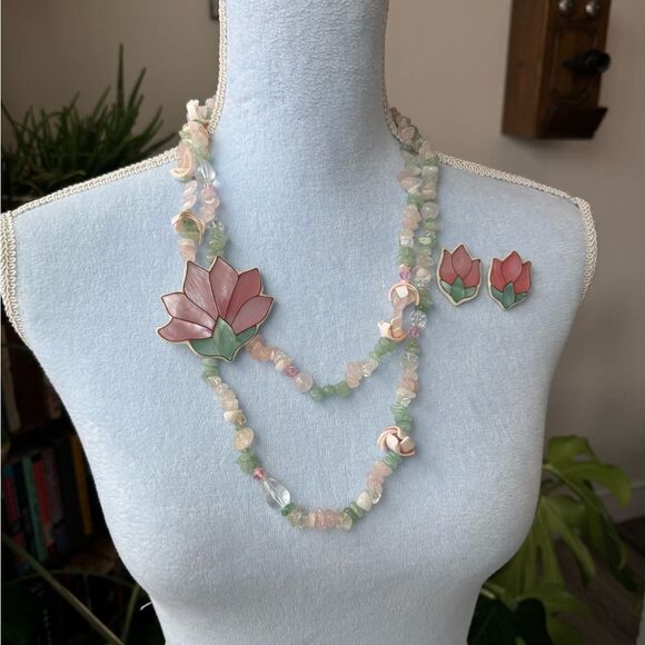 Lee Sands Vintage Flower Semi Precious Stone and Shell Necklace and Earring Set - Picture 1 of 9